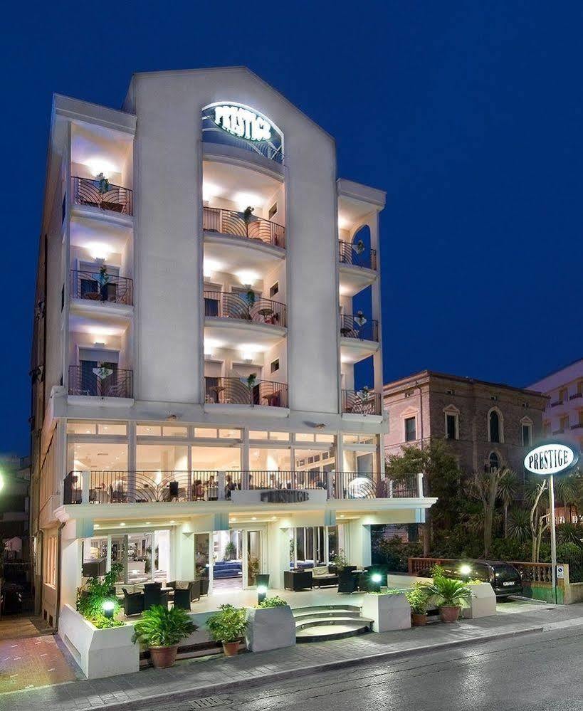 Hotel Prestige 카톨리카 외부 사진